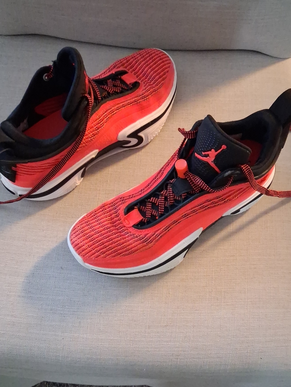 Jordan Men's Red and Black Performance Sneakers. Air Zoom N236MJ